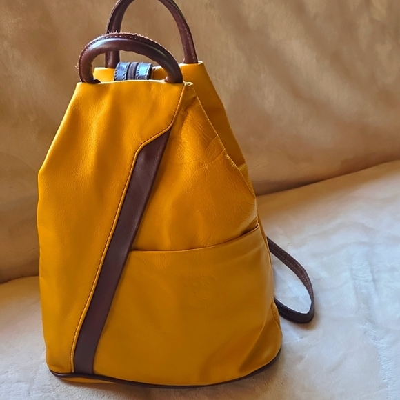BORSE IN PELLE Elegant Mustard and Brown Women's Backpack. Made In Italy.. - Picture 2 of 8